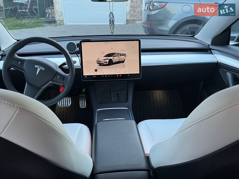 Седан Tesla Model 3 2022 в Львове