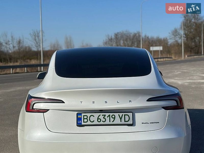 Седан Tesla Model 3 2024 в Львове