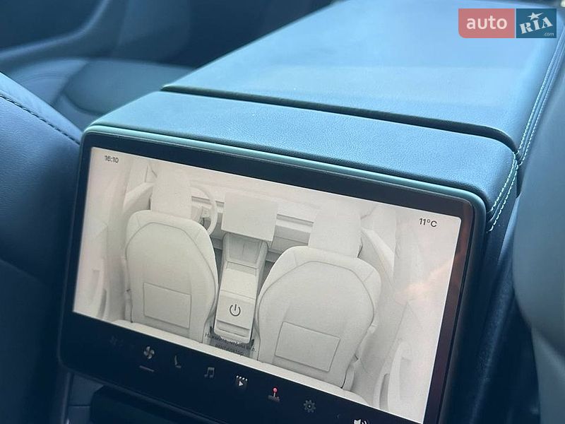 Седан Tesla Model 3 2024 в Львове