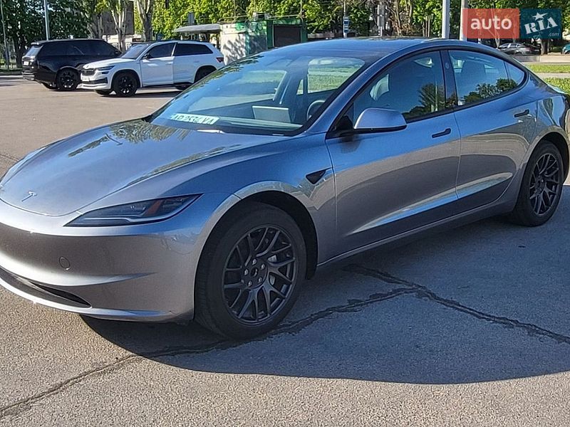 Tesla Model 3 2025
