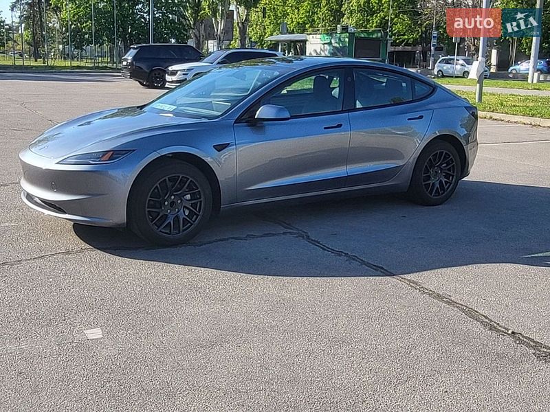 Седан Tesla Model 3 2025 в Запорожье
