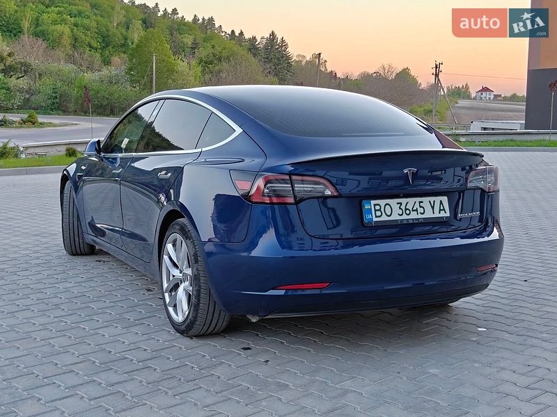 Седан Tesla Model 3 2020 в Кременце