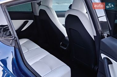 Седан Tesla Model 3 2020 в Кременце