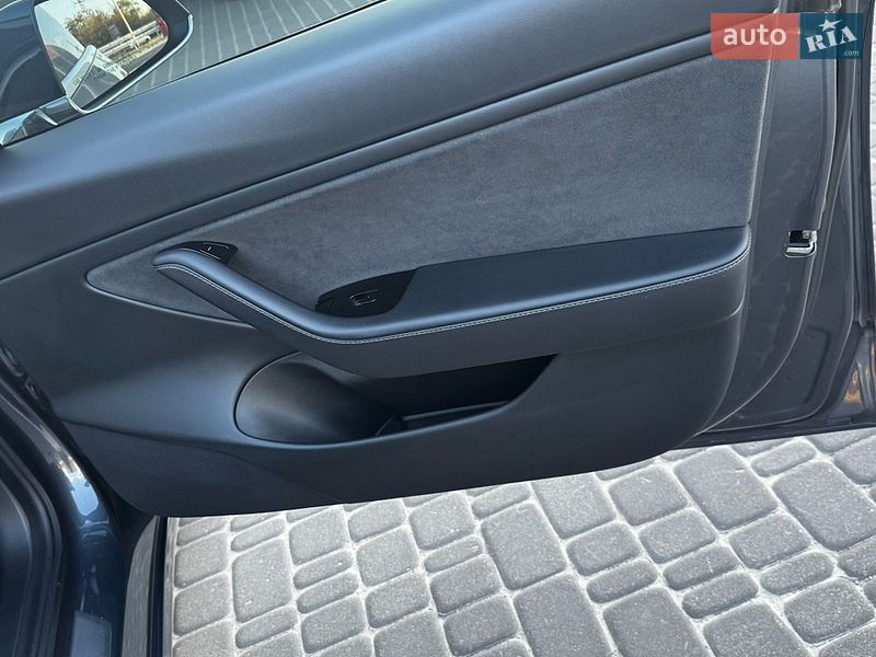 Седан Tesla Model 3 2020 в Днепре