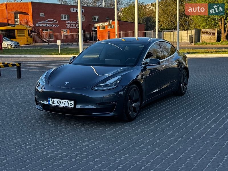 Седан Tesla Model 3 2020 в Днепре