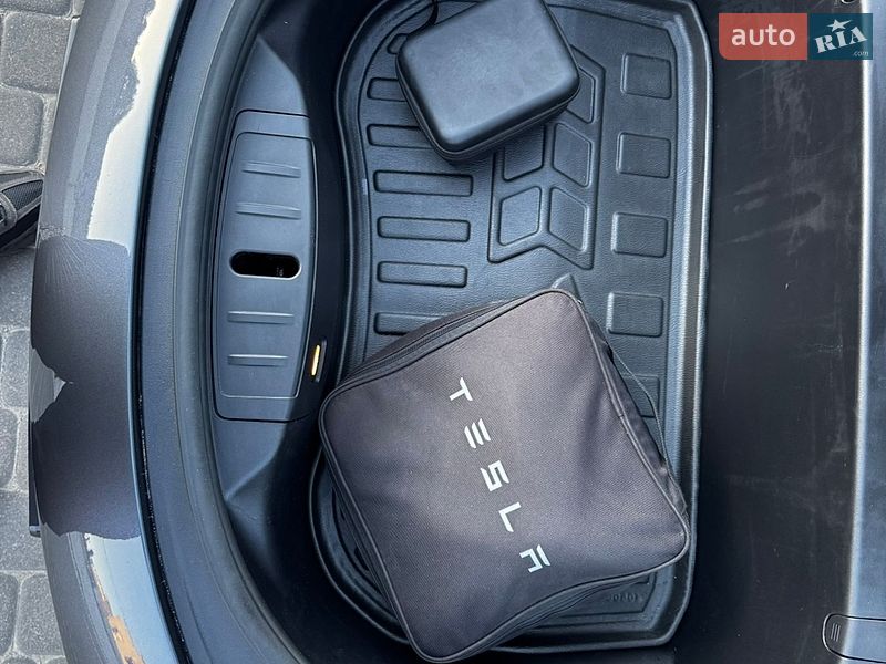 Седан Tesla Model 3 2020 в Днепре