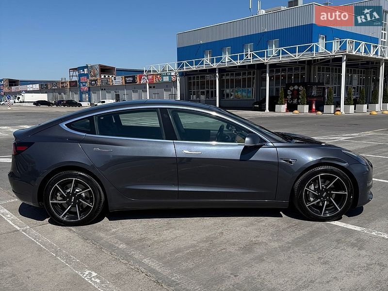Седан Tesla Model 3 2018 в Киеве