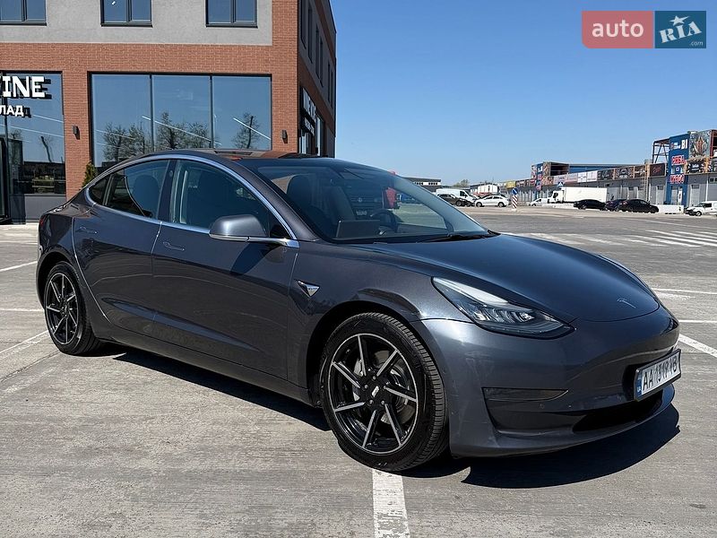 Седан Tesla Model 3 2018 в Киеве