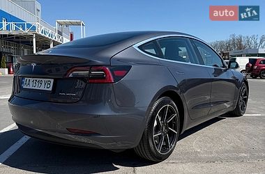 Седан Tesla Model 3 2018 в Киеве
