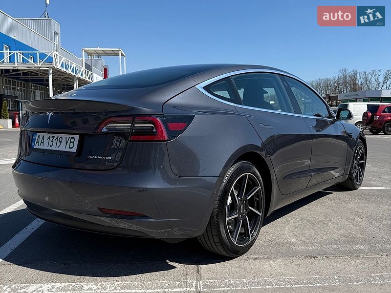 Седан Tesla Model 3 2018 в Киеве