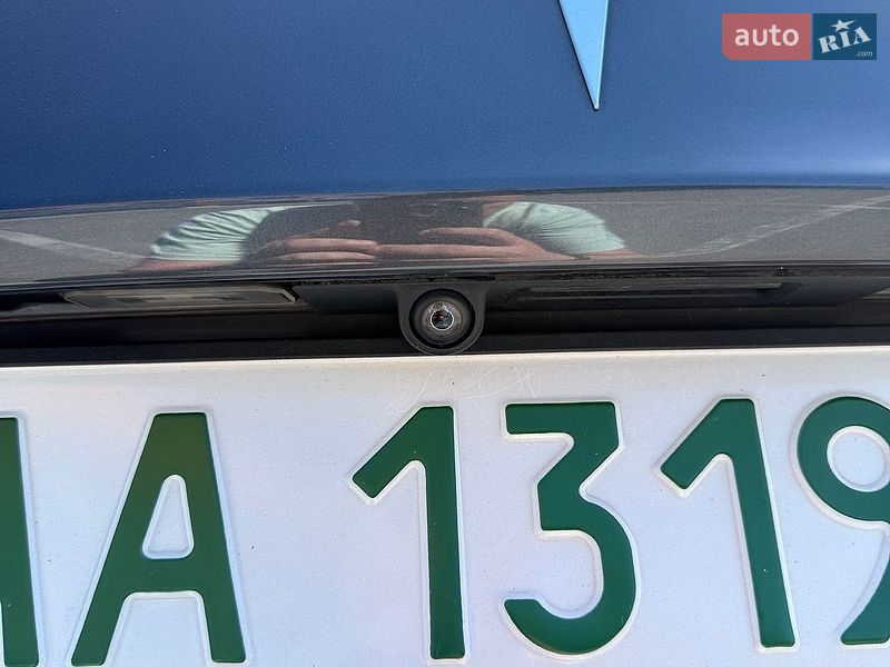 Седан Tesla Model 3 2018 в Киеве
