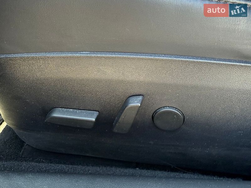 Седан Tesla Model 3 2018 в Киеве