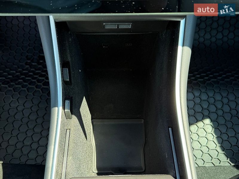 Седан Tesla Model 3 2018 в Киеве
