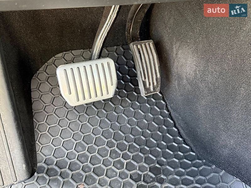 Седан Tesla Model 3 2018 в Киеве