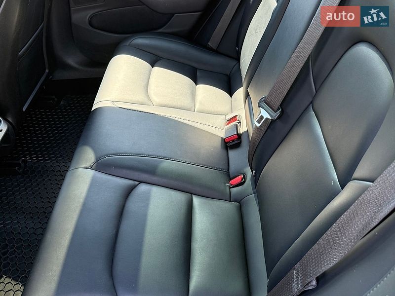 Седан Tesla Model 3 2018 в Киеве