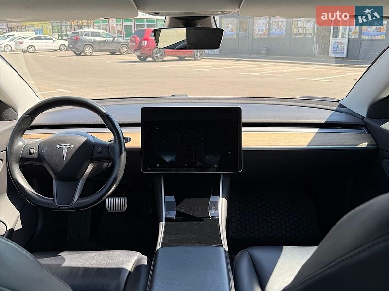 Седан Tesla Model 3 2018 в Киеве