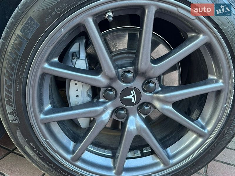 Седан Tesla Model 3 2019 в Києві