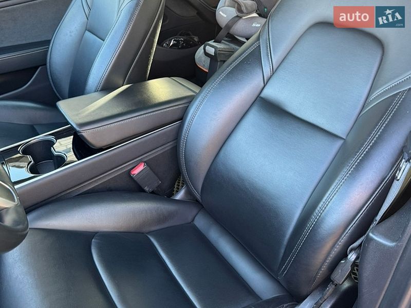 Седан Tesla Model 3 2019 в Києві