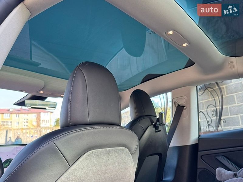Седан Tesla Model 3 2019 в Києві