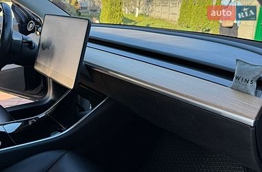 Седан Tesla Model 3 2019 в Києві