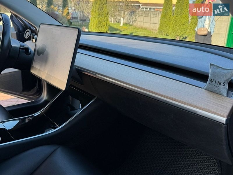 Седан Tesla Model 3 2019 в Києві