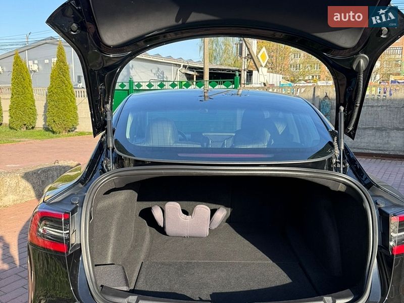Седан Tesla Model 3 2019 в Києві