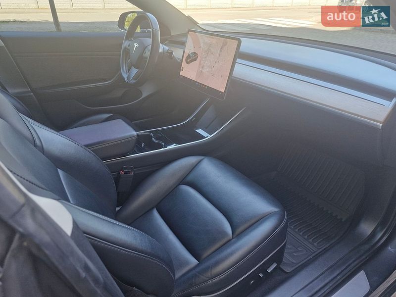 Седан Tesla Model 3 2019 в Ивано-Франковске