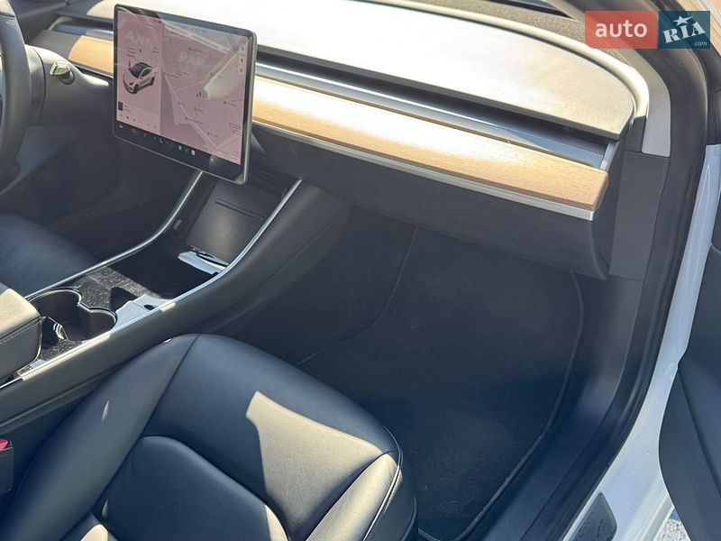 Седан Tesla Model 3 2019 в Києві