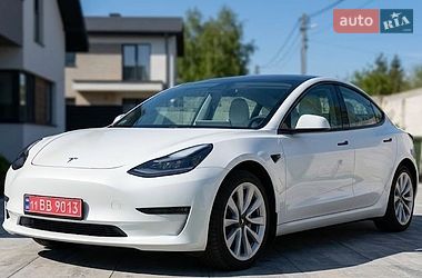 Седан Tesla Model 3 2020 в Львове