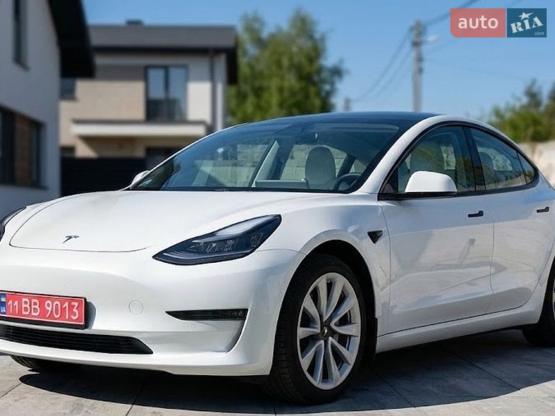 Седан Tesla Model 3 2020 в Львове