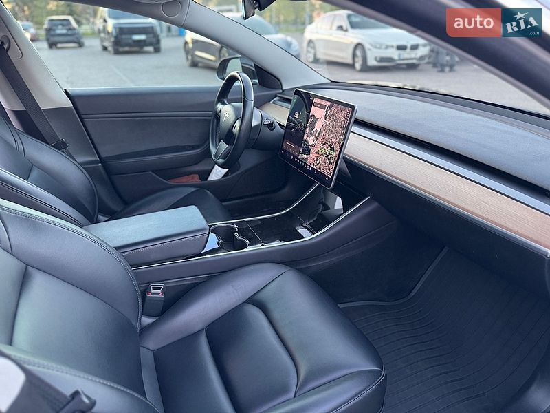 Седан Tesla Model 3 2019 в Днепре