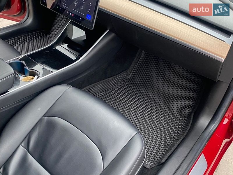Седан Tesla Model 3 2017 в Луцьку