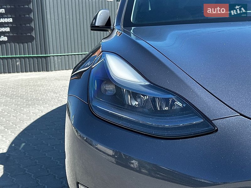 Седан Tesla Model 3 2022 в Львові