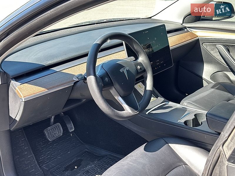 Седан Tesla Model 3 2022 в Львові
