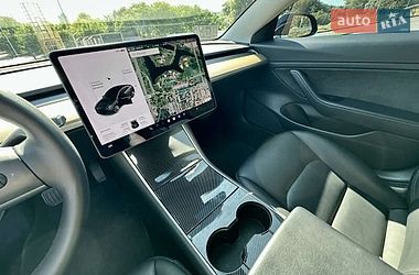 Седан Tesla Model 3 2020 в Киеве