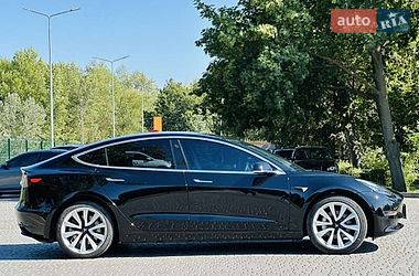 Седан Tesla Model 3 2020 в Киеве