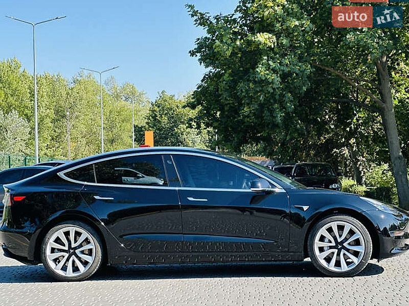 Седан Tesla Model 3 2020 в Киеве