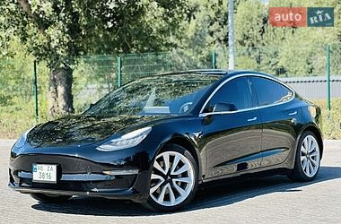 Седан Tesla Model 3 2020 в Киеве