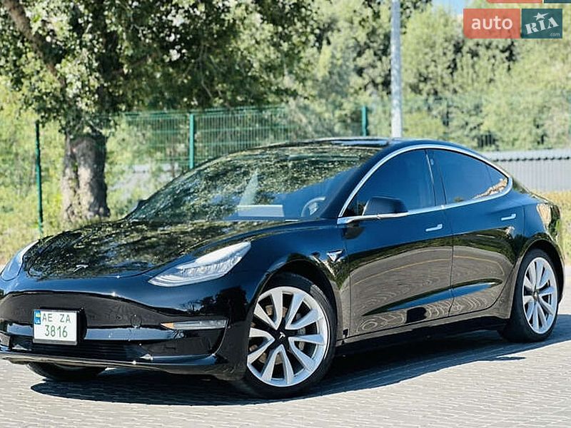 Седан Tesla Model 3 2020 в Киеве
