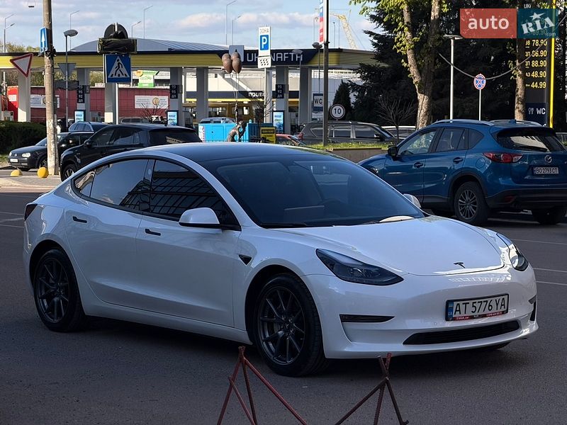 Седан Tesla Model 3 2021 в Ивано-Франковске