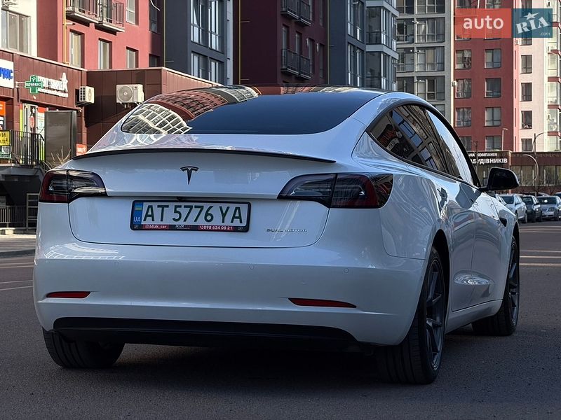 Седан Tesla Model 3 2021 в Ивано-Франковске