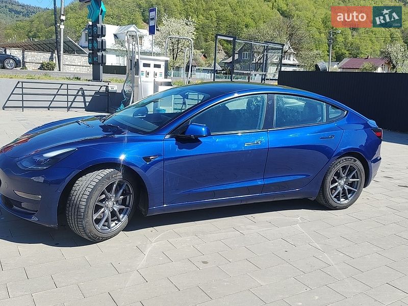 Седан Tesla Model 3 2022 в Ивано-Франковске