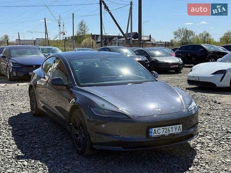 Tesla Model 3 2024