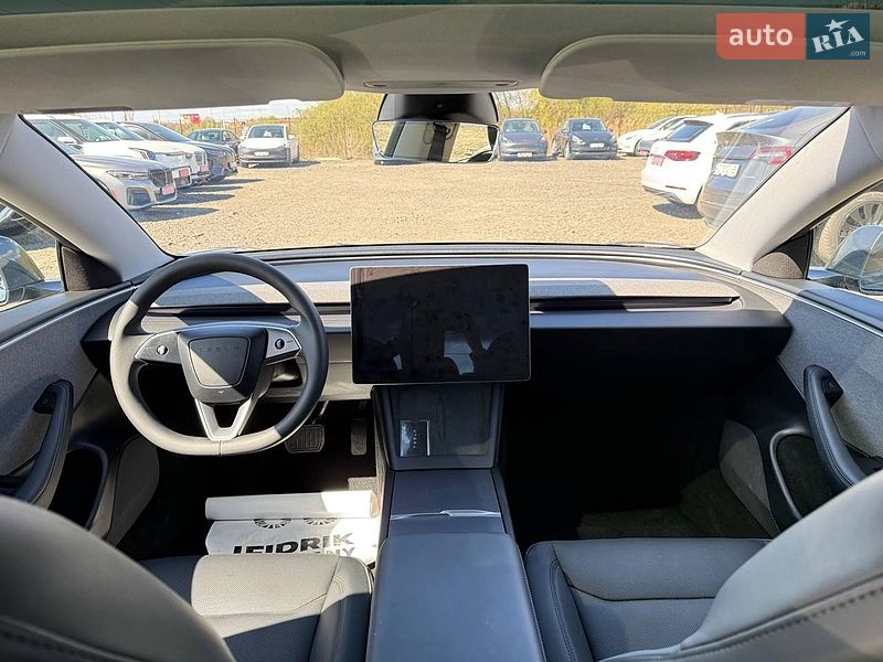 Седан Tesla Model 3 2024 в Луцьку
