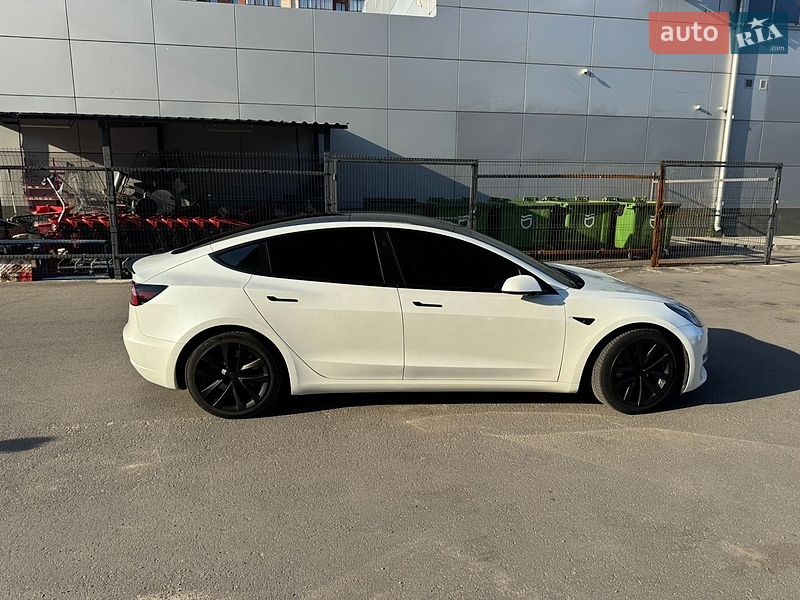 Седан Tesla Model 3 2021 в Дніпрі
