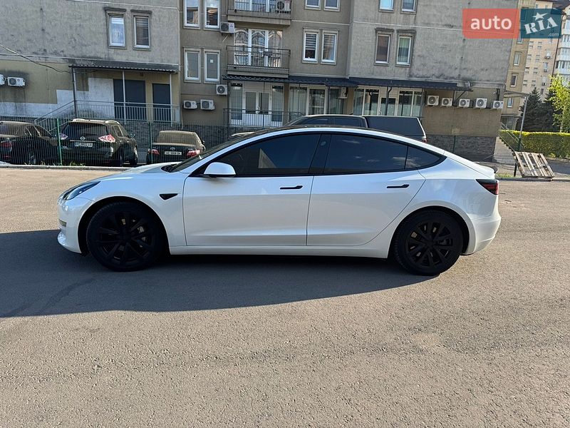 Седан Tesla Model 3 2021 в Дніпрі