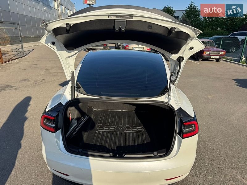 Седан Tesla Model 3 2021 в Дніпрі