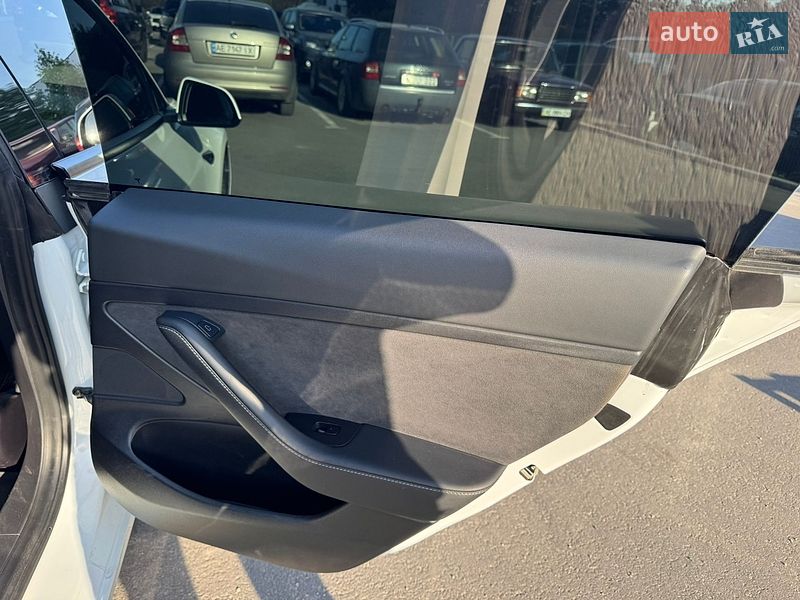 Седан Tesla Model 3 2021 в Дніпрі