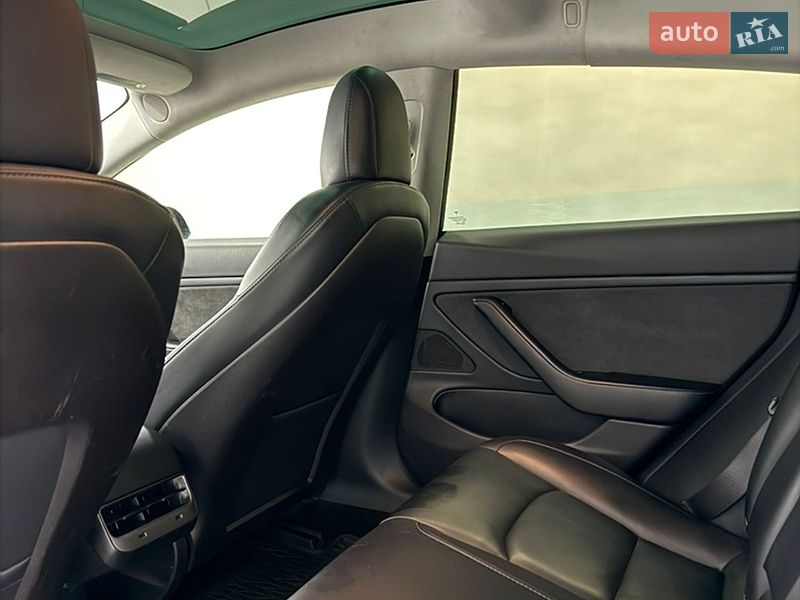 Седан Tesla Model 3 2019 в Одесі