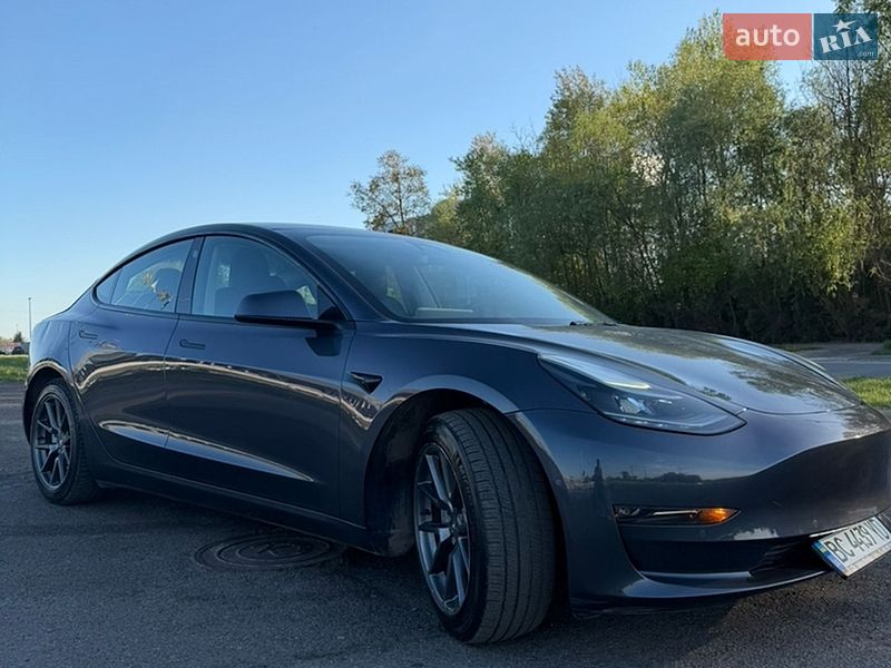 Седан Tesla Model 3 2022 в Львові